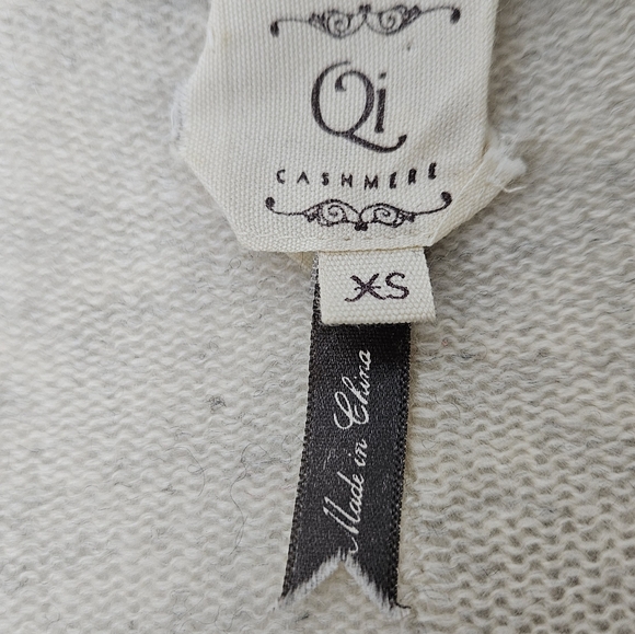Qi Featherweight Scoopneck Cashmere Pocket Sweater in Heathered Cream Size XS - Picture 9 of 12